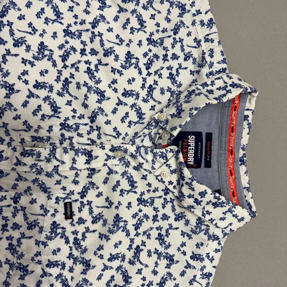 Superdry Men’s White Short-Sleeve Button-Up with Blue Floral Print XL - Picture 5 of 9